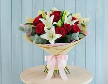 Букет цветов из:  Лилии и Розы в Каладжинской