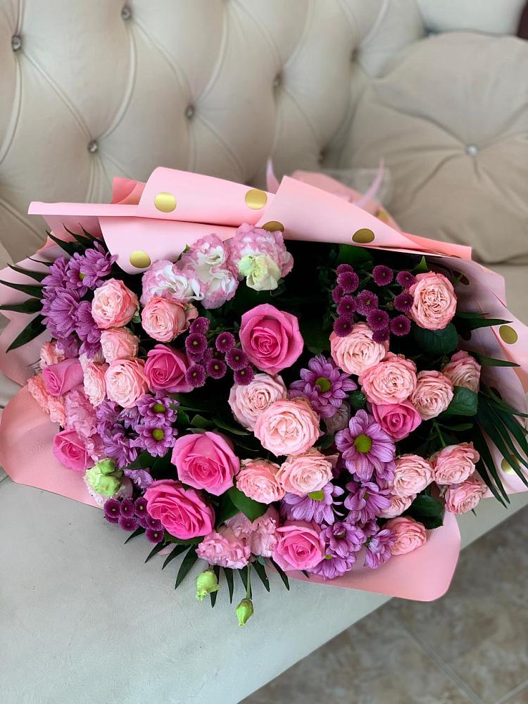 Букет цветов из: Хризантемы, Розы и Лизиантусы в Каладжинской