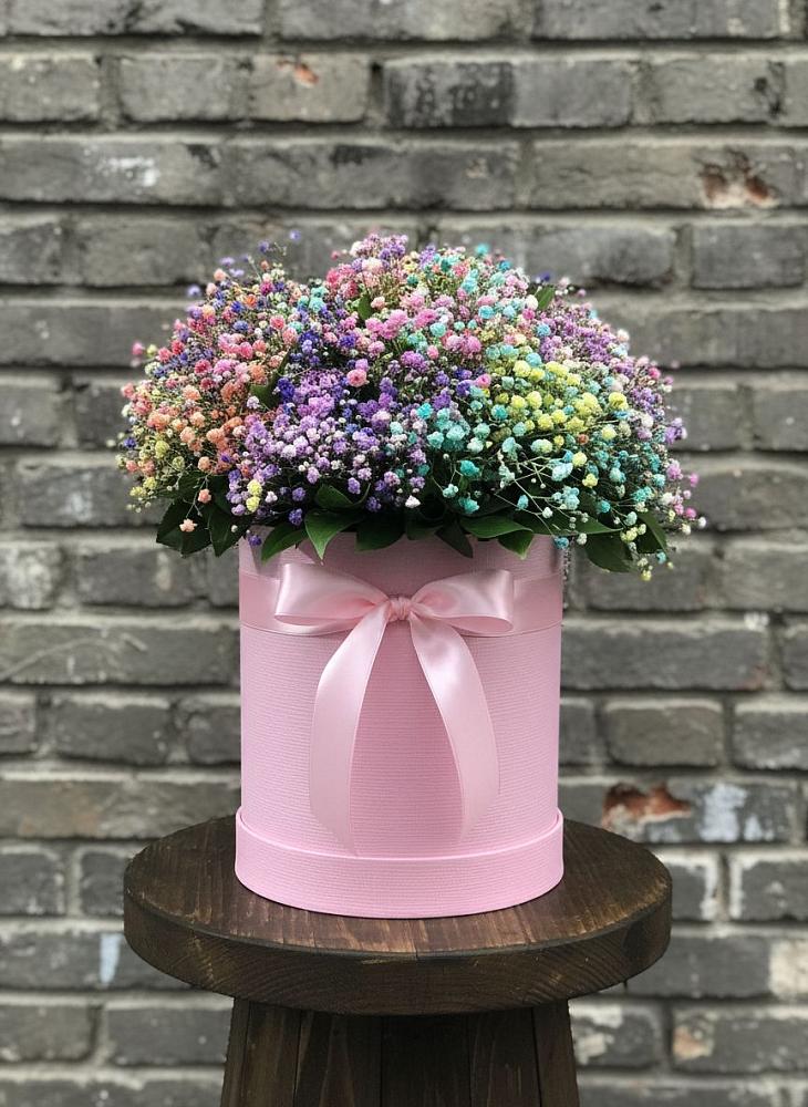 Цветочная композиция из Гипсофила и Розы в шляпной коробке в Каладжинской