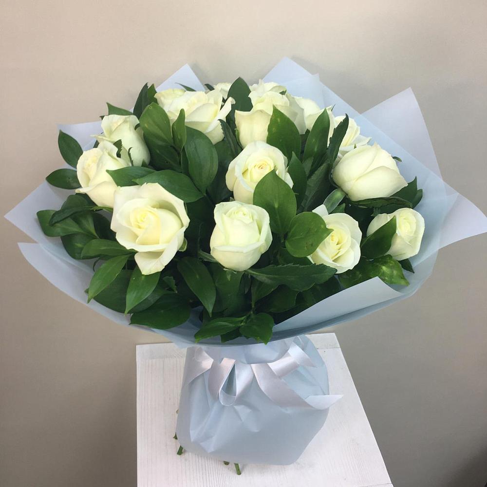 Букет 15 Белых роз Проуд в Каладжинской