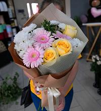 Букет цветов из:  Герберы, Розы и Хризантемы в Каладжинской
