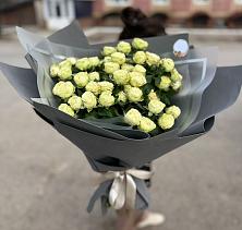 Букет Белые кустовые розы Солинеро в Каладжинской