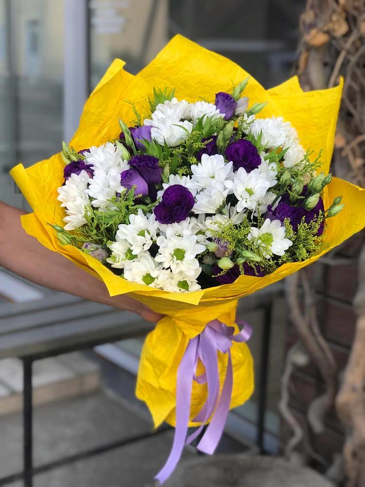 Букет цветов из: Ирисы, Хризантемы и Ромашки в Каладжинской