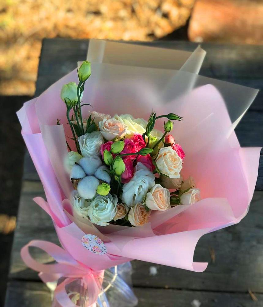 Букет цветов из: Розы и Лизиантусы в Каладжинской