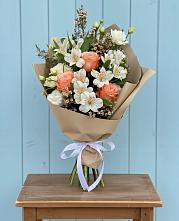 Букет цветов из:  Альстромерии, Лизиантусы, Розы и Хризантемы в Каладжинской