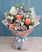 Букет цветов из:  Лизиантусы, Розы, Альстромерии и Гипсофила в Каладжинской