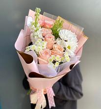 Букет цветов из:  Хризантемы и Розы в Каладжинской