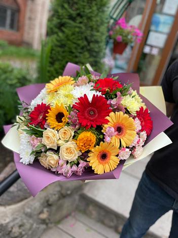 Букет цветов из: Герберы, Ромашки, Хризантемы, Розы и Подсолнухи в Каладжинской