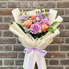 Букет цветов из:  Лизиантусы и Розы в Каладжинской