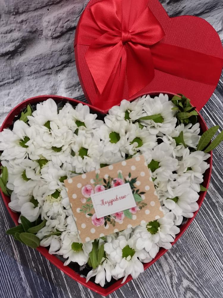 Цветочная композиция из Хризантемы в виде сердца в Каладжинской