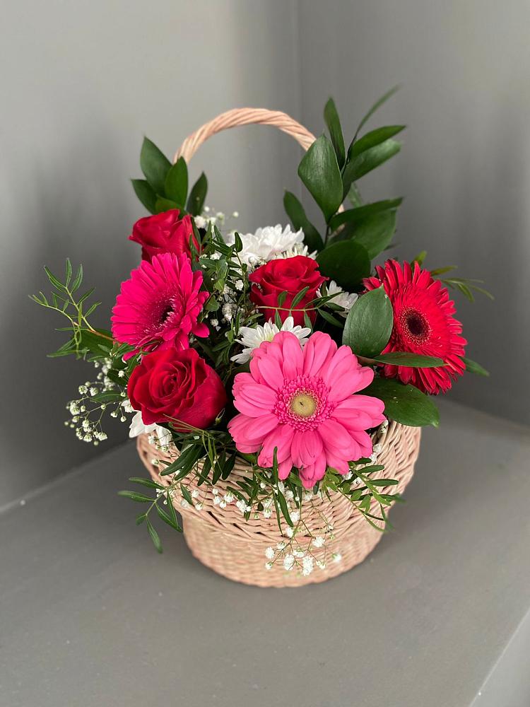 Цветочная композиция из Розы, Хризантемы и Герберы в корзине в Каладжинской