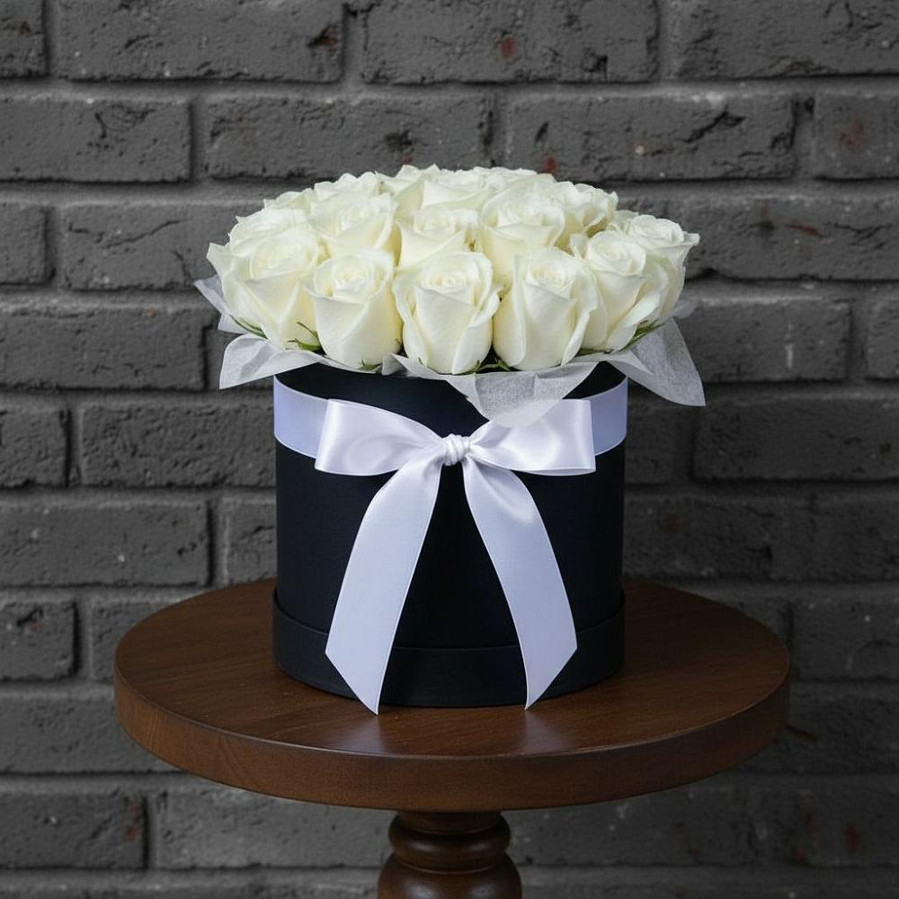 Цветочная композиция из Розы в шляпной коробке в Каладжинской