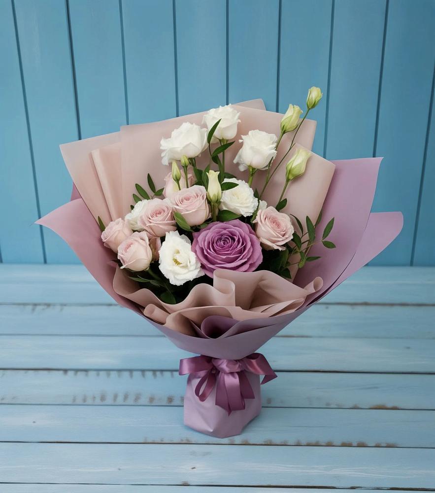 Букет цветов из: Розы и Лизиантусы в Каладжинской